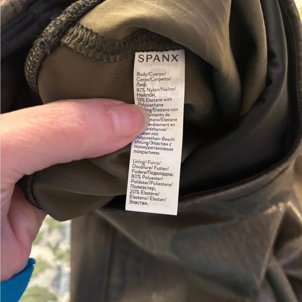 SPANX Crocodile Texture Shades of Olive Leggings - Picture 7 of 9